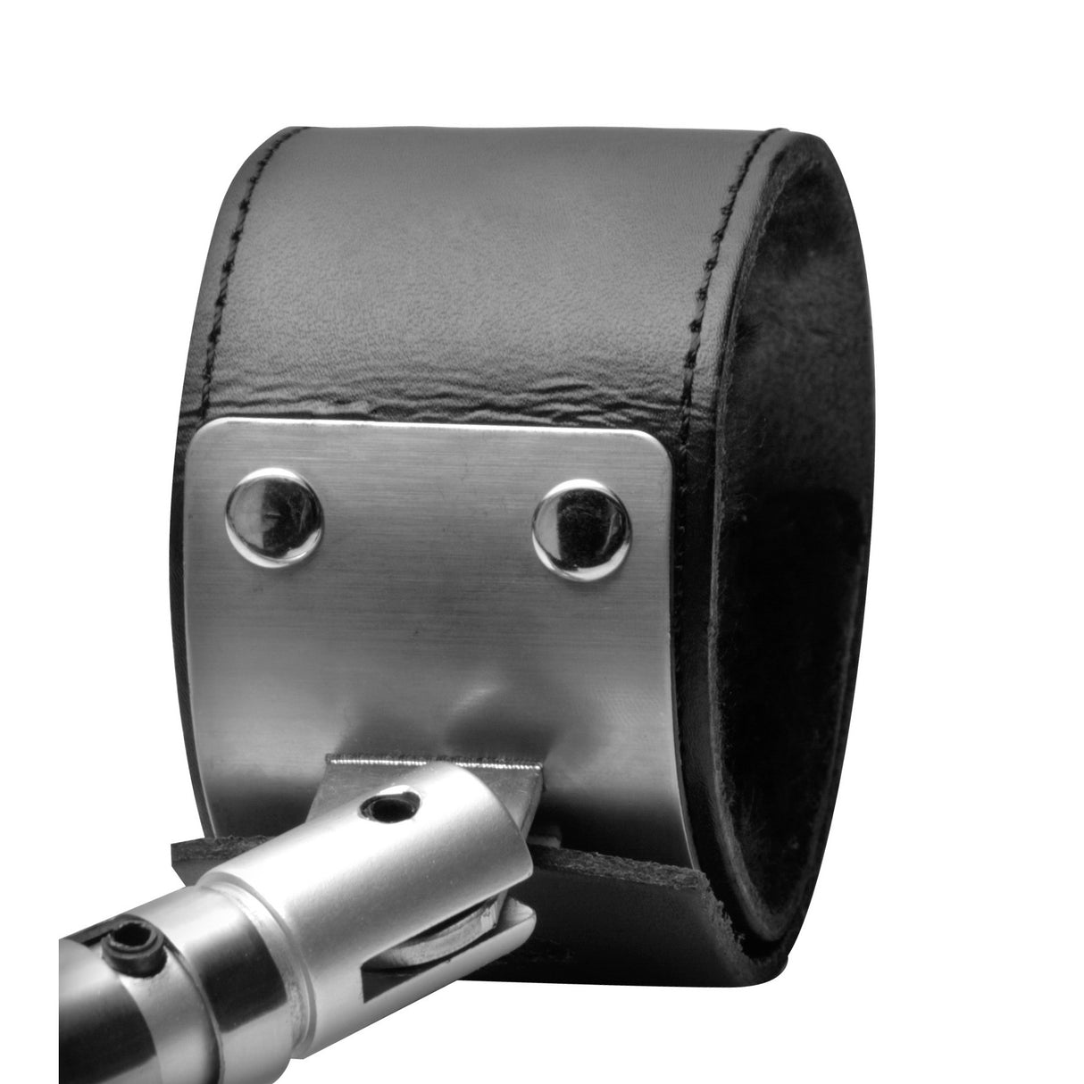 Close up of a single padded leather cuff with squared locking ring on the spreader bar - BDSM Authority