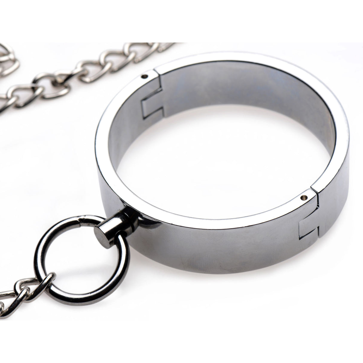 Shackle chain detail