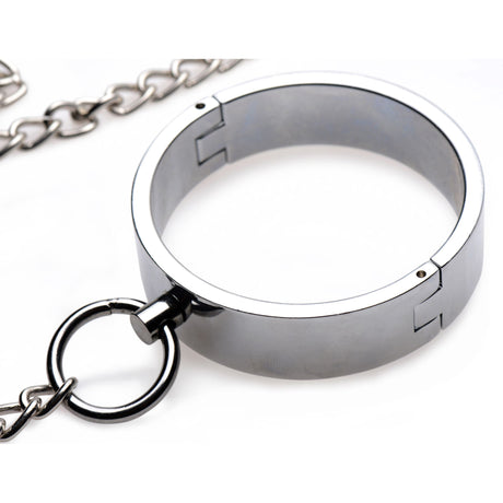 Shackle chain detail