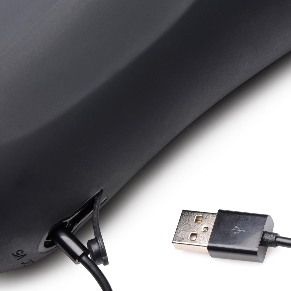 USB charging cable and magnetic charging port of The Milker 15X - BDSM Authority
